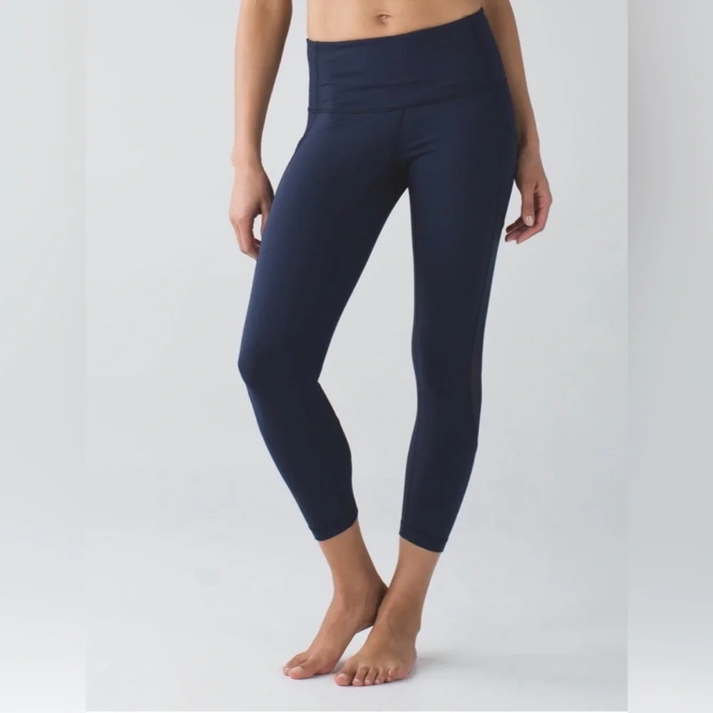 Lululemon Seek The Heat Crop Leggings Women’s size 6 Navy Blue Mesh